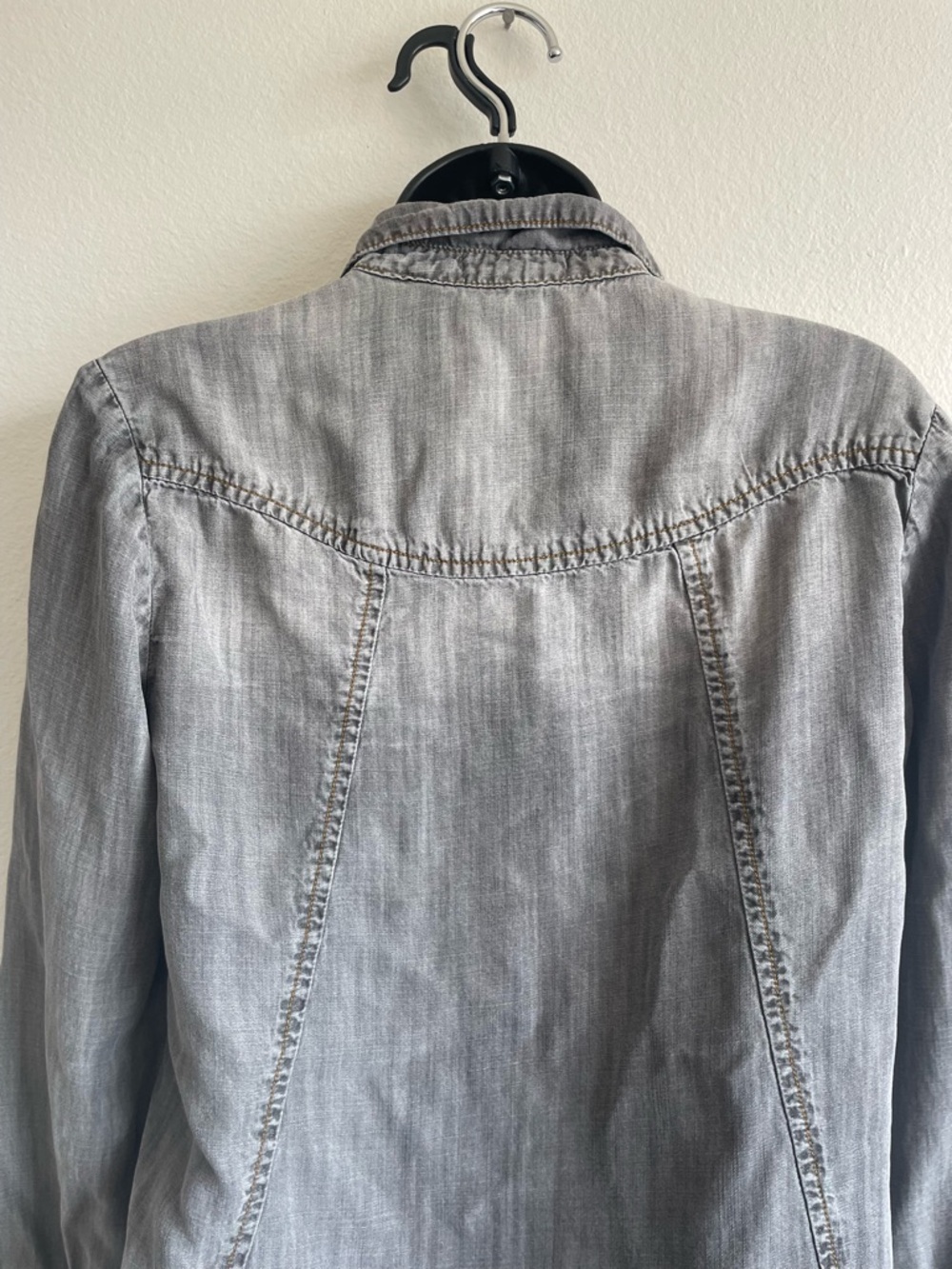 Cloth & Stone Anthropologie Button Down Shirt Gray Chambray Lightweight XS - Picture 9 of 12